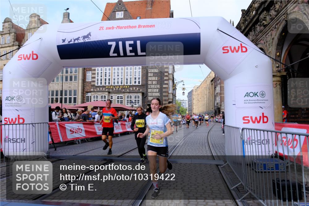 13.09.2026 - 21. swb-Marathon Bremen Tim E. http://msf.ph/oto/10319422 13.09.2026 10:58:20 Ziel 10078, 10494, 10543, 10559, 10565, 10604, 10673, 10826, 10828, 10903, 10914, 10931, 10932, 11136, 11295, 11332, 11752, 11824, 11863, 11884, 12441, 12482, 12551 meine-sportfotos.de
