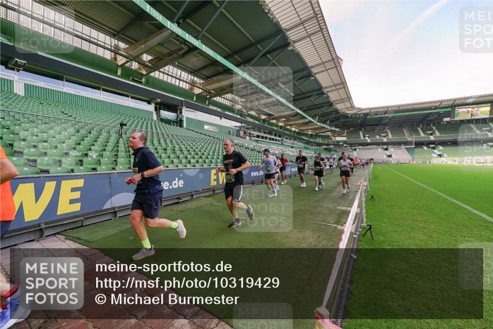 13.09.2026 - 21. swb-Marathon Bremen Michael Burmester http://msf.ph/oto/10319429 13.09.2026 13:18:13 Laufen im Stadion 267, 311, 404, 449, 486, 546, 588, 732, 753, 837, 921, 1057, 1424, 1425, 1431, 1765, 1790, 1813, 1844, 1868, 1987, 2056, 2067, 2096, 2123, 2137, 2224, 2294, 2357, 2358, 2389, 2419, 2453, 2532, 2550, 2586, 2601, 2614, 2622, 2647, 2655, 2786, 2797, 2821, 2849, 2857, 2879, 2880, 2893, 2944, 2984, 2999, 3096, 3100, 3104, 3146, 3180, 3195, 3210, 3213, 3285, 3287, 3314, 3337, 3421, 3431, 3476, 3479, 3506, 3537, 3548, 3619, 3633, 3654, 3740, 3879, 4478 meine-sportfotos.de
