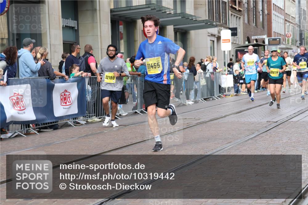 13.09.2026 - 21. swb-Marathon Bremen Strokosch-Dieckow http://msf.ph/oto/10319442 13.09.2026 10:58:21 Ziel 10485, 10832, 10878, 10879, 10948, 11004, 11030, 11189, 11228, 11384, 11488, 11743, 11955, 12180, 12237, 12320, 12499, 12505, 10249, 10494, 10530, 10543, 10604, 10673, 10750, 10798, 10826, 10828, 10903, 10914, 10931, 10932, 11004, 11120, 11131, 11152, 11202, 11295, 11388, 11403, 11420, 11455, 11686, 11750, 11752, 11884, 11906, 11952, 11953, 12017, 12092, 12386, 12387, 12441, 12482, 12518 meine-sportfotos.de