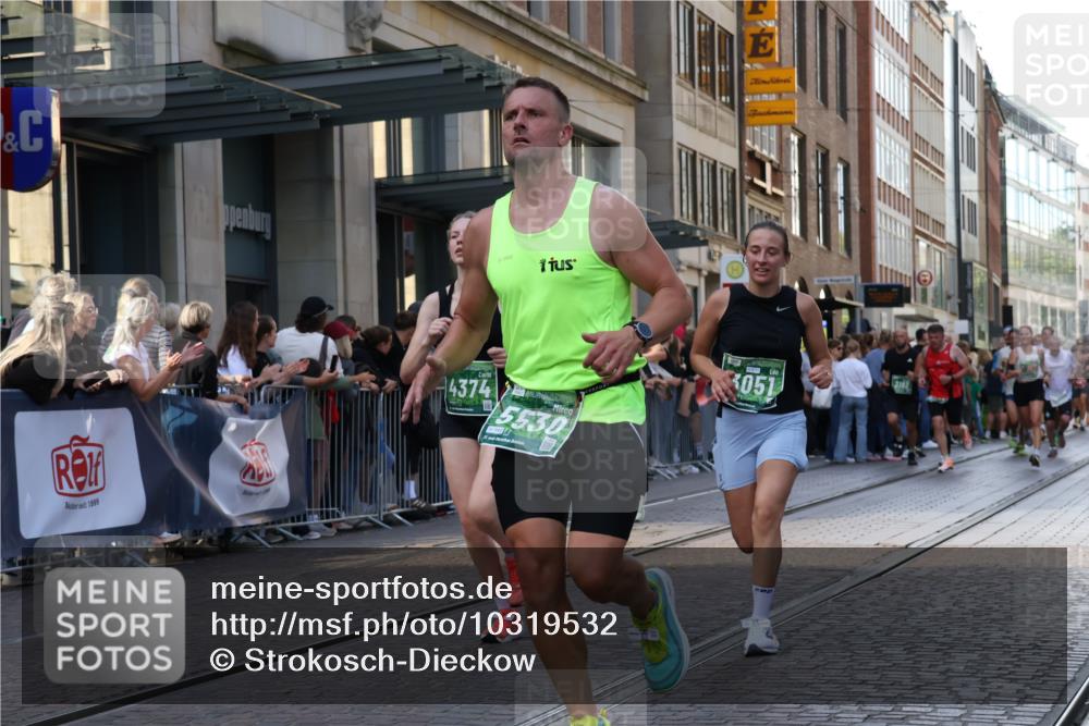 13.09.2026 - 21. swb-Marathon Bremen Strokosch-Dieckow http://msf.ph/oto/10319532 13.09.2026 13:17:33 Ziel 771, 948, 1297, 1631, 1797, 2001, 2125, 2234, 2634, 2812, 3051, 3192, 3760, 4286, 4374, 4498, 4499, 4620, 5530, 5817, 5935, 5948, 6290, 6448, 8805, 8869, 9400, 9505, 9595, 9596, 9837, 13041, 13107, 560, 842, 2008, 2234, 3148, 3760, 4171, 4805, 5041, 5550, 6095, 6734, 6759, 6803, 7901, 8100, 8250, 8253, 8446, 8532, 8714, 9075 meine-sportfotos.de