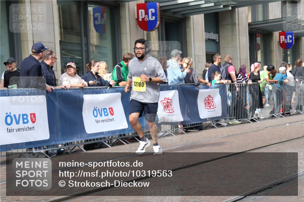 13.09.2026 - 21. swb-Marathon Bremen Strokosch-Dieckow http://msf.ph/oto/10319563 13.09.2026 10:58:24 Ziel 10254, 10485, 10794, 10832, 10878, 10879, 10948, 11030, 11189, 11228, 11384, 11488, 11743, 11955, 12176, 12180, 12237, 12320, 12414, 12499, 12505, 10249, 10494, 10530, 10543, 10604, 10673, 10750, 10798, 10826, 10828, 10903, 10914, 10931, 10932, 11004, 11120, 11131, 11152, 11202, 11295, 11388, 11403, 11420, 11455, 11686, 11750, 11752, 11884, 11906, 11952, 11953, 12017, 12092, 12386, 12387, 12441, 12482, 12518 meine-sportfotos.de