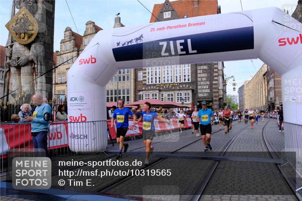 13.09.2026 - 21. swb-Marathon Bremen Tim E. http://msf.ph/oto/10319565 13.09.2026 10:58:23 Ziel 10494, 10543, 10559, 10604, 10673, 10750, 10798, 10826, 10828, 10903, 10914, 10931, 10932, 11136, 11295, 11332, 11388, 11752, 11863, 11884, 12017, 12386, 12387, 12441, 12482, 12551 meine-sportfotos.de