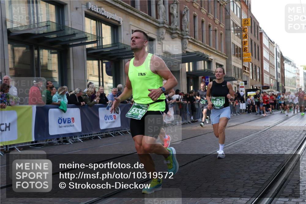 13.09.2026 - 21. swb-Marathon Bremen Strokosch-Dieckow http://msf.ph/oto/10319572 13.09.2026 13:17:34 Ziel 771, 948, 1297, 1631, 1797, 2001, 2125, 2634, 2812, 3051, 3192, 4286, 4374, 4498, 4499, 4620, 4733, 5530, 5817, 5935, 5948, 6290, 6448, 8805, 8869, 9400, 9505, 9595, 9596, 9837, 13041, 13107, 560, 842, 2008, 2234, 3148, 3760, 4171, 4805, 5041, 5550, 6095, 6734, 6759, 6803, 7901, 8100, 8250, 8253, 8446, 8532, 8714, 9075, 9400 meine-sportfotos.de