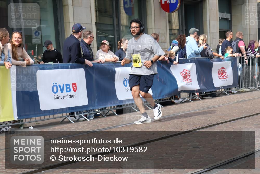 13.09.2026 - 21. swb-Marathon Bremen Strokosch-Dieckow http://msf.ph/oto/10319582 13.09.2026 10:58:24 Ziel 10254, 10485, 10794, 10832, 10878, 10879, 10948, 11030, 11189, 11228, 11384, 11488, 11743, 11955, 12176, 12180, 12237, 12320, 12414, 12499, 12505, 10249, 10494, 10530, 10543, 10604, 10673, 10750, 10798, 10826, 10828, 10903, 10914, 10931, 10932, 11004, 11120, 11131, 11152, 11202, 11295, 11388, 11403, 11420, 11455, 11686, 11750, 11752, 11884, 11906, 11952, 11953, 12017, 12092, 12386, 12387, 12441, 12482, 12518 meine-sportfotos.de