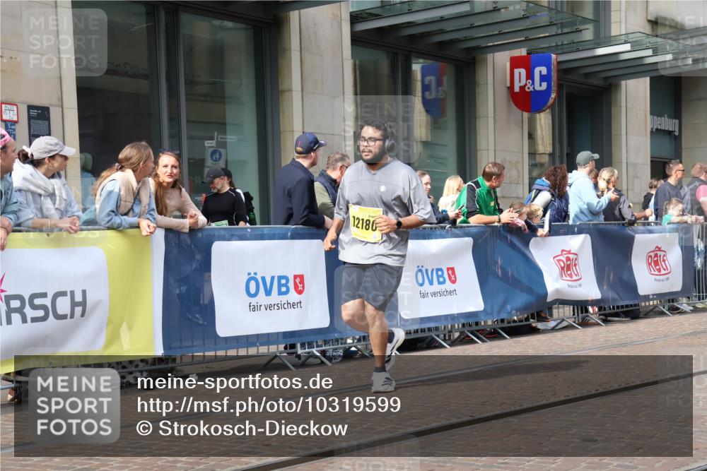 13.09.2026 - 21. swb-Marathon Bremen Strokosch-Dieckow http://msf.ph/oto/10319599 13.09.2026 10:58:24 Ziel 10254, 10485, 10794, 10832, 10878, 10879, 10948, 11030, 11189, 11228, 11384, 11488, 11743, 11955, 12176, 12180, 12237, 12320, 12414, 12499, 12505, 10249, 10494, 10530, 10543, 10604, 10673, 10750, 10798, 10826, 10828, 10903, 10914, 10931, 10932, 11004, 11120, 11131, 11152, 11202, 11295, 11388, 11403, 11420, 11455, 11686, 11750, 11752, 11884, 11906, 11952, 11953, 12017, 12092, 12386, 12387, 12441, 12482, 12518 meine-sportfotos.de