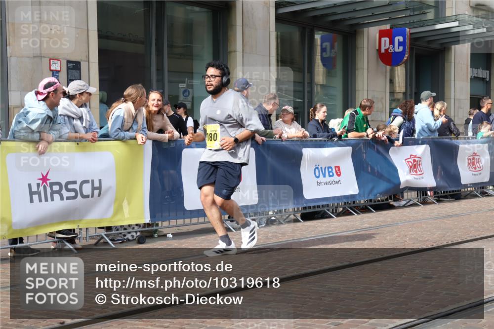 13.09.2026 - 21. swb-Marathon Bremen Strokosch-Dieckow http://msf.ph/oto/10319618 13.09.2026 10:58:24 Ziel 10254, 10485, 10794, 10832, 10878, 10879, 10948, 11030, 11189, 11228, 11384, 11488, 11743, 11955, 12176, 12180, 12237, 12320, 12414, 12499, 12505, 10249, 10494, 10530, 10543, 10604, 10673, 10750, 10798, 10826, 10828, 10903, 10914, 10931, 10932, 11004, 11120, 11131, 11152, 11202, 11295, 11388, 11403, 11420, 11455, 11686, 11750, 11752, 11884, 11906, 11952, 11953, 12017, 12092, 12386, 12387, 12441, 12482, 12518 meine-sportfotos.de