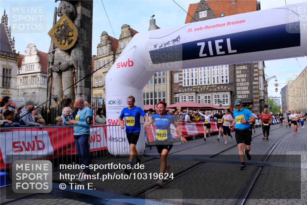 13.09.2026 - 21. swb-Marathon Bremen Tim E. http://msf.ph/oto/10319624 13.09.2026 10:58:24 Ziel 10249, 10494, 10543, 10559, 10604, 10673, 10750, 10798, 10826, 10828, 10903, 10914, 10931, 10932, 11120, 11136, 11295, 11332, 11388, 11420, 11752, 11863, 11884, 11952, 12017, 12386, 12387, 12441, 12482, 12551 meine-sportfotos.de