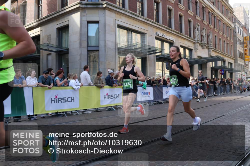 13.09.2026 - 21. swb-Marathon Bremen Strokosch-Dieckow http://msf.ph/oto/10319630 13.09.2026 13:17:35 Ziel 771, 948, 1297, 1631, 1797, 2001, 2125, 2634, 2812, 3051, 3192, 4286, 4374, 4498, 4499, 4620, 4733, 5530, 5817, 5935, 5948, 6290, 6448, 8805, 8869, 9505, 9595, 9596, 9837, 13041, 13107, 560, 771, 842, 1297, 2008, 2234, 3148, 3760, 4171, 4805, 5041, 5550, 6095, 6734, 6803, 7901, 8100, 8250, 8253, 8446, 8532, 8714, 9075, 9400 meine-sportfotos.de