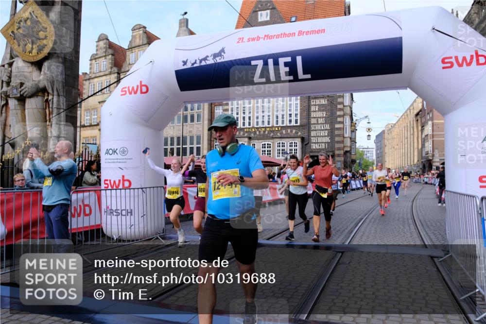 13.09.2026 - 21. swb-Marathon Bremen Tim E. http://msf.ph/oto/10319688 13.09.2026 10:58:25 Ziel 10249, 10494, 10530, 10543, 10559, 10604, 10673, 10750, 10798, 10826, 10828, 10903, 10914, 10931, 10932, 11120, 11131, 11136, 11295, 11332, 11388, 11420, 11752, 11863, 11884, 11952, 12017, 12386, 12387, 12441, 12482 meine-sportfotos.de