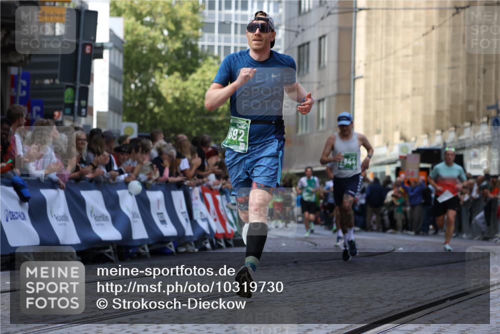 13.09.2026 - 21. swb-Marathon Bremen Strokosch-Dieckow http://msf.ph/oto/10319730 13.09.2026 13:08:00 Ziel 819, 969, 2135, 4732, 4852, 4990, 5570, 5976, 7558, 7803, 8467, 8611, 8737, 9035, 9356, 2098, 2266, 2844, 3808, 5594, 6692, 13091 meine-sportfotos.de