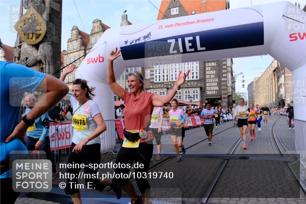 13.09.2026 - 21. swb-Marathon Bremen Tim E. http://msf.ph/oto/10319740 13.09.2026 10:58:27 Ziel 10249, 10494, 10530, 10543, 10604, 10673, 10750, 10798, 10826, 10828, 10903, 10914, 10931, 10932, 11120, 11131, 11295, 11388, 11420, 11752, 11863, 11884, 11906, 11952, 12017, 12386, 12387, 12441, 12482 meine-sportfotos.de