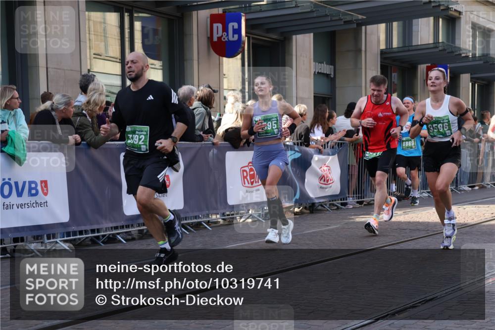 13.09.2026 - 21. swb-Marathon Bremen Strokosch-Dieckow http://msf.ph/oto/10319741 13.09.2026 13:17:39 Ziel 948, 1631, 1797, 1872, 2001, 2125, 2260, 2634, 2671, 3051, 3192, 3241, 3514, 3634, 4131, 4286, 4374, 4733, 5292, 5530, 5695, 5817, 5935, 5948, 6290, 6448, 8094, 8805, 8869, 8943, 8944, 9595, 9596, 9837, 13041, 560, 771, 842, 1297, 2008, 2125, 2234, 2812, 3148, 3760, 4171, 4498, 4499, 4620, 5041, 5550, 5817, 6095, 6734, 6803, 7901, 8100, 8250, 8253, 8446, 8532, 8714, 9075, 9400, 9505, 13107 meine-sportfotos.de