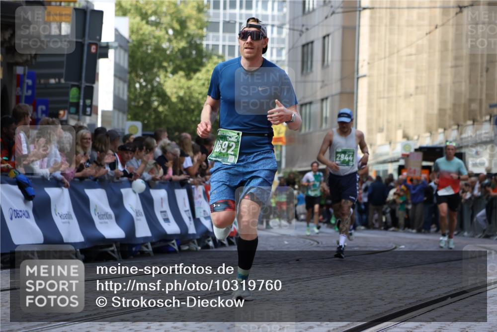 13.09.2026 - 21. swb-Marathon Bremen Strokosch-Dieckow http://msf.ph/oto/10319760 13.09.2026 13:08:00 Ziel 819, 969, 2135, 4732, 4852, 4990, 5570, 5976, 7558, 7803, 8467, 8611, 8737, 9035, 9356, 2098, 2266, 2844, 3808, 5594, 6692, 13091 meine-sportfotos.de