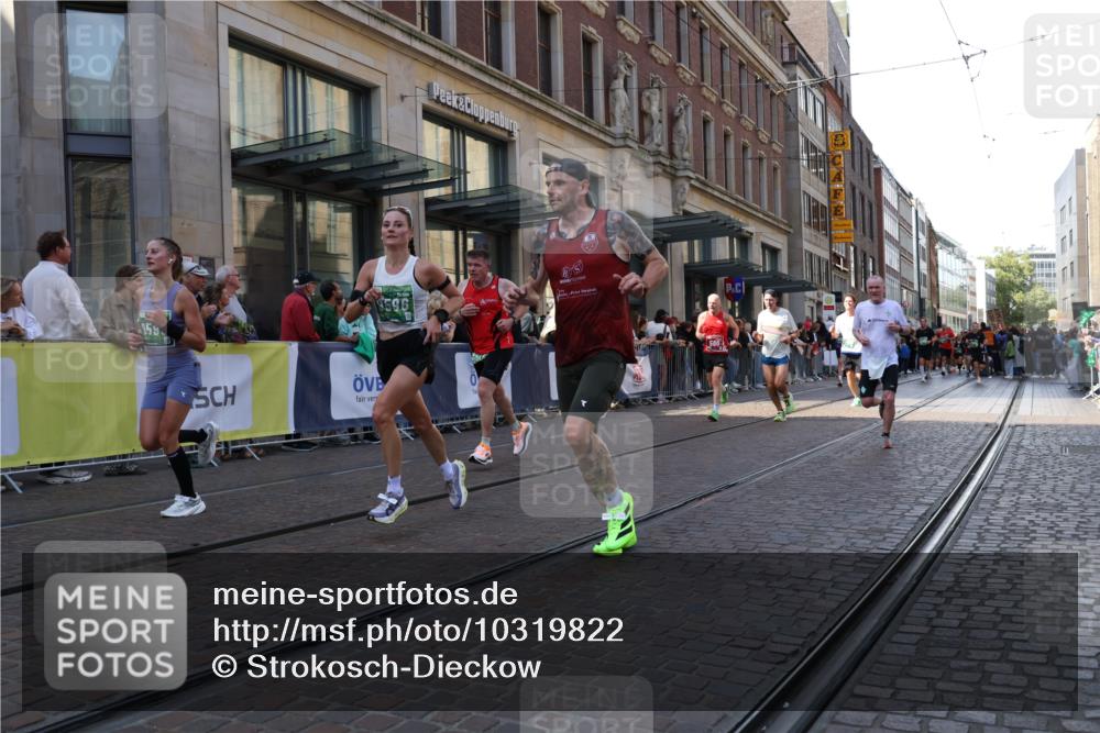 13.09.2026 - 21. swb-Marathon Bremen Strokosch-Dieckow http://msf.ph/oto/10319822 13.09.2026 13:17:40 Ziel 948, 1631, 1797, 1872, 2001, 2260, 2634, 2671, 3051, 3192, 3241, 3514, 3634, 4131, 4286, 4374, 4733, 5292, 5530, 5695, 5935, 5948, 6152, 6290, 6448, 8094, 8805, 8869, 8943, 8944, 9595, 9596, 9837, 13041, 560, 771, 842, 1297, 2008, 2125, 2234, 2812, 3148, 3760, 4171, 4498, 4499, 4620, 5041, 5550, 5817, 6095, 6803, 7901, 8100, 8250, 8253, 8446, 8532, 8714, 9075, 9400, 9505, 13107 meine-sportfotos.de