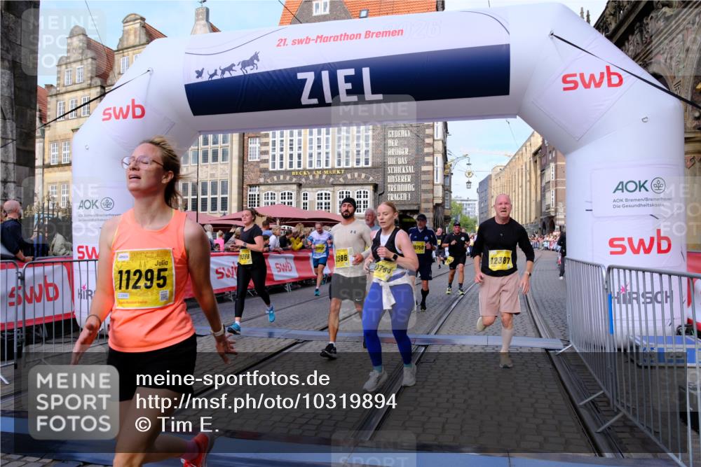 13.09.2026 - 21. swb-Marathon Bremen Tim E. http://msf.ph/oto/10319894 13.09.2026 10:58:30 Ziel 10249, 10494, 10530, 10543, 10604, 10673, 10750, 10798, 10826, 10828, 10903, 10914, 10931, 10932, 11120, 11131, 11202, 11295, 11388, 11403, 11420, 11750, 11752, 11884, 11906, 11952, 12017, 12092, 12386, 12387, 12441, 12482 meine-sportfotos.de