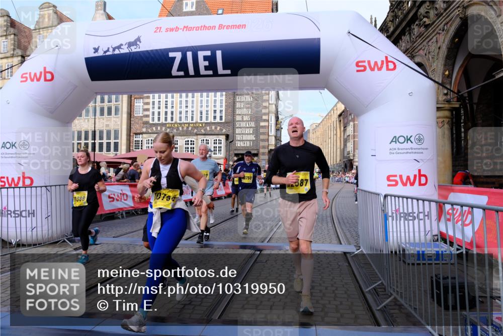 13.09.2026 - 21. swb-Marathon Bremen Tim E. http://msf.ph/oto/10319950 13.09.2026 10:58:31 Ziel 10249, 10494, 10530, 10543, 10604, 10673, 10750, 10798, 10826, 10828, 10903, 10914, 10931, 10932, 11120, 11131, 11202, 11295, 11388, 11403, 11420, 11750, 11752, 11884, 11906, 11952, 12017, 12092, 12386, 12387, 12441, 12482 meine-sportfotos.de