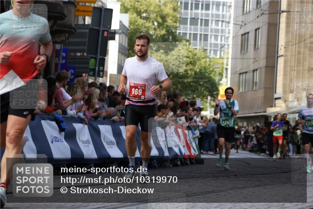 13.09.2026 - 21. swb-Marathon Bremen Strokosch-Dieckow http://msf.ph/oto/10319970 13.09.2026 13:08:08 Ziel 969, 4732, 4852, 4990, 5570, 5976, 7558, 8611, 8737, 9035, 9356, 13160, 678, 1335, 1696, 2098, 2266, 3808, 4247, 5594, 8655, 9582 meine-sportfotos.de