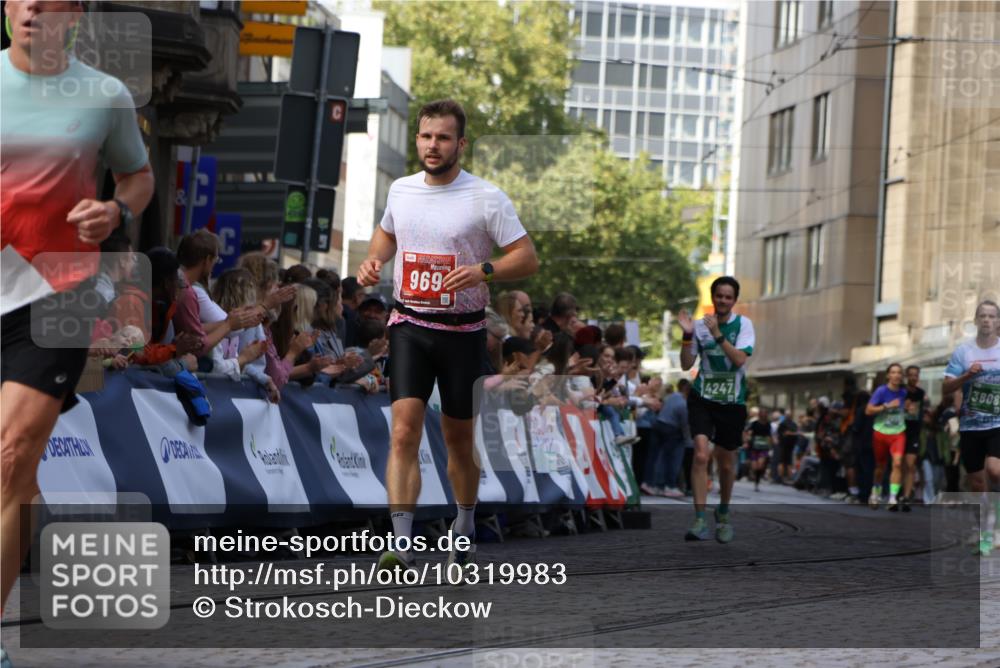 13.09.2026 - 21. swb-Marathon Bremen Strokosch-Dieckow http://msf.ph/oto/10319983 13.09.2026 13:08:08 Ziel 969, 4732, 4852, 4990, 5570, 5976, 7558, 8611, 8737, 9035, 9356, 13160, 678, 1335, 1696, 2098, 2266, 3808, 4247, 5594, 8655, 9582 meine-sportfotos.de