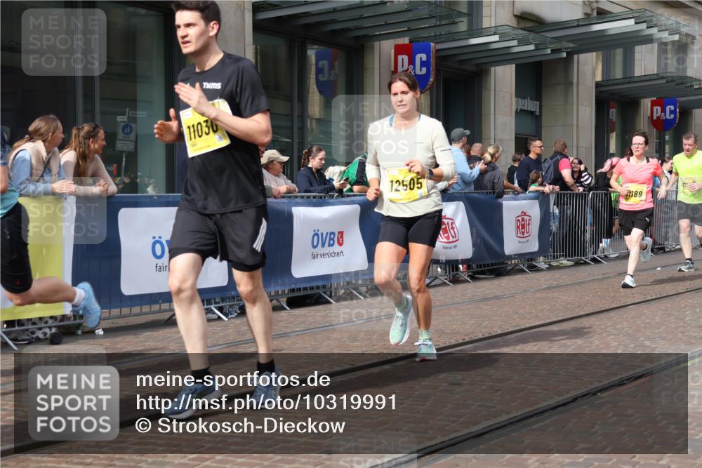 13.09.2026 - 21. swb-Marathon Bremen Strokosch-Dieckow http://msf.ph/oto/10319991 13.09.2026 10:58:31 Ziel 10254, 10383, 10477, 10485, 10787, 10794, 10832, 10843, 10948, 11030, 11034, 11189, 11228, 11267, 11278, 11488, 11602, 11743, 11955, 12127, 12130, 12131, 12176, 12237, 12271, 12414, 12505, 10249, 10494, 10530, 10750, 10798, 10878, 10879, 11004, 11120, 11131, 11152, 11189, 11202, 11295, 11384, 11388, 11403, 11420, 11455, 11686, 11750, 11752, 11906, 11952, 11953, 12017, 12092, 12180, 12320, 12386, 12387, 12499, 12505, 12518 meine-sportfotos.de