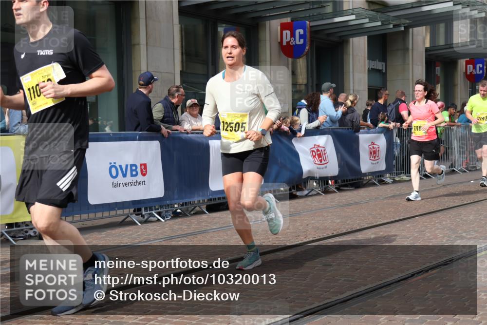 13.09.2026 - 21. swb-Marathon Bremen Strokosch-Dieckow http://msf.ph/oto/10320013 13.09.2026 10:58:31 Ziel 10254, 10383, 10477, 10485, 10787, 10794, 10832, 10843, 10948, 11030, 11034, 11189, 11228, 11267, 11278, 11488, 11602, 11743, 11955, 12127, 12130, 12131, 12176, 12237, 12271, 12414, 12505, 10249, 10494, 10530, 10750, 10798, 10878, 10879, 11004, 11120, 11131, 11152, 11189, 11202, 11295, 11384, 11388, 11403, 11420, 11455, 11686, 11750, 11752, 11906, 11952, 11953, 12017, 12092, 12180, 12320, 12386, 12387, 12499, 12505, 12518 meine-sportfotos.de