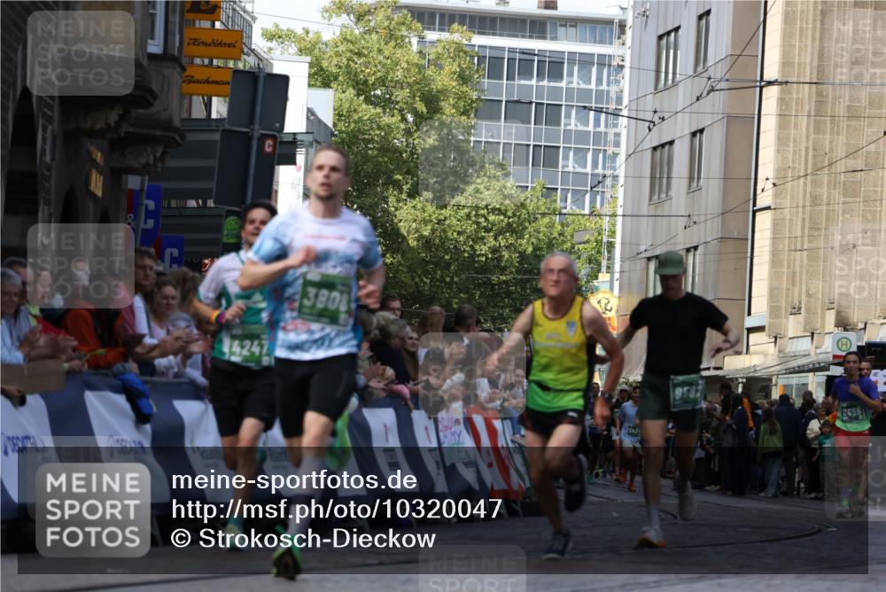 13.09.2026 - 21. swb-Marathon Bremen Strokosch-Dieckow http://msf.ph/oto/10320047 13.09.2026 13:08:12 Ziel 969, 4732, 4852, 6692, 7558, 8737, 9356, 13091, 13160, 339, 678, 1335, 1696, 3808, 4247, 5594, 8655, 9582 meine-sportfotos.de