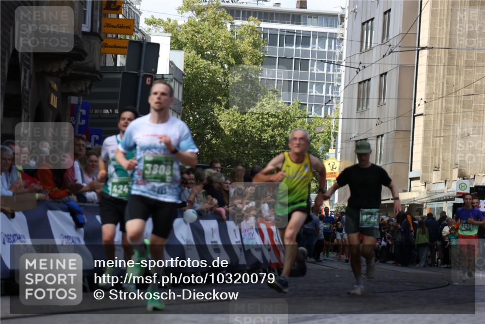 13.09.2026 - 21. swb-Marathon Bremen Strokosch-Dieckow http://msf.ph/oto/10320079 13.09.2026 13:08:12 Ziel 969, 4732, 4852, 6692, 7558, 8737, 9356, 13091, 13160, 339, 678, 1335, 1696, 3808, 4247, 5594, 8655, 9582 meine-sportfotos.de