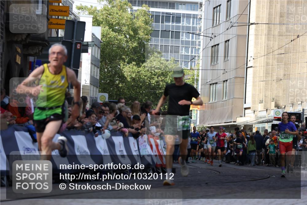 13.09.2026 - 21. swb-Marathon Bremen Strokosch-Dieckow http://msf.ph/oto/10320112 13.09.2026 13:08:13 Ziel 969, 4732, 4852, 6692, 7558, 9356, 13091, 13160, 339, 678, 1335, 1696, 3808, 4082, 4247, 5424, 5594, 8655, 9582 meine-sportfotos.de