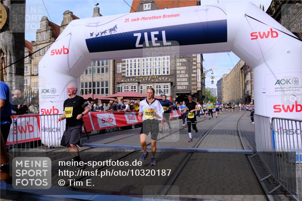 13.09.2026 - 21. swb-Marathon Bremen Tim E. http://msf.ph/oto/10320187 13.09.2026 10:58:36 Ziel 10249, 10494, 10530, 10673, 10750, 10798, 10828, 10914, 11004, 11120, 11131, 11152, 11202, 11295, 11388, 11403, 11420, 11455, 11686, 11750, 11752, 11884, 11906, 11952, 11953, 12017, 12092, 12386, 12387, 12441, 12482, 12518 meine-sportfotos.de