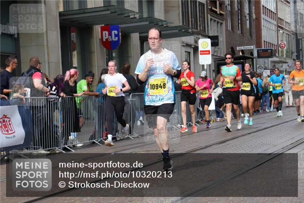 13.09.2026 - 21. swb-Marathon Bremen Strokosch-Dieckow http://msf.ph/oto/10320213 13.09.2026 10:58:37 Ziel 10254, 10383, 10415, 10427, 10477, 10485, 10787, 10794, 10832, 10843, 10948, 11034, 11228, 11267, 11278, 11488, 11602, 11743, 11913, 12015, 12127, 12130, 12131, 12176, 12271, 12297, 12414, 10530, 10878, 10879, 11004, 11030, 11131, 11152, 11189, 11202, 11384, 11403, 11455, 11686, 11750, 11906, 11953, 11955, 12092, 12180, 12237, 12320, 12499, 12505, 12518 meine-sportfotos.de