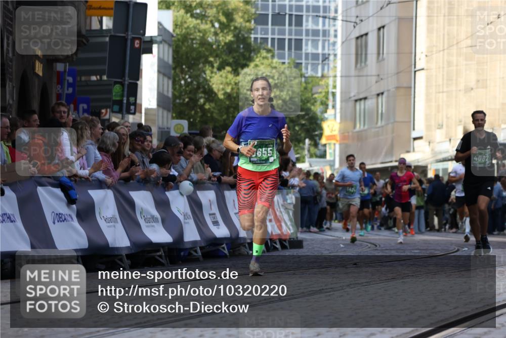 13.09.2026 - 21. swb-Marathon Bremen Strokosch-Dieckow http://msf.ph/oto/10320220 13.09.2026 13:08:19 Ziel 2844, 4732, 6692, 13091, 13160, 339, 678, 1335, 1696, 4082, 4888, 5424, 8655, 9084, 9582 meine-sportfotos.de