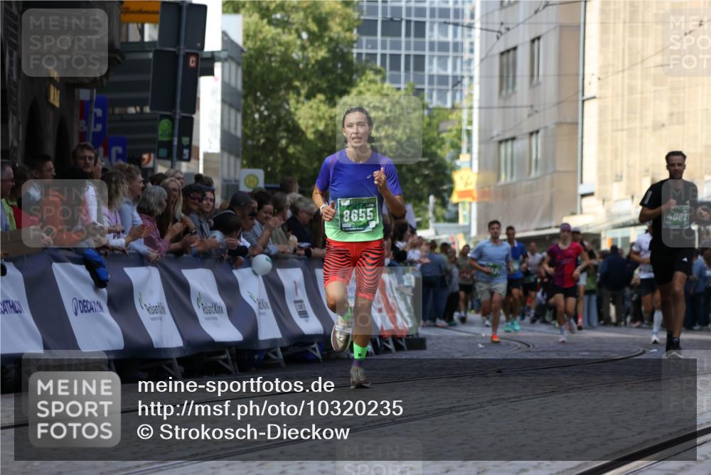 13.09.2026 - 21. swb-Marathon Bremen Strokosch-Dieckow http://msf.ph/oto/10320235 13.09.2026 13:08:19 Ziel 2844, 4732, 6692, 13091, 13160, 339, 678, 1335, 1696, 4082, 4888, 5424, 8655, 9084, 9582 meine-sportfotos.de