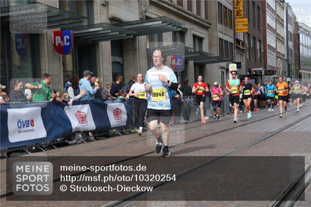 13.09.2026 - 21. swb-Marathon Bremen Strokosch-Dieckow http://msf.ph/oto/10320254 13.09.2026 10:58:39 Ziel 10254, 10383, 10415, 10427, 10477, 10485, 10668, 10787, 10794, 10832, 10843, 10948, 11034, 11228, 11267, 11278, 11488, 11602, 11913, 12015, 12127, 12130, 12131, 12176, 12200, 12271, 12297, 12414, 10878, 10879, 11004, 11030, 11152, 11189, 11202, 11384, 11403, 11455, 11488, 11686, 11743, 11750, 11906, 11953, 11955, 12092, 12180, 12237, 12320, 12499, 12505, 12518 meine-sportfotos.de