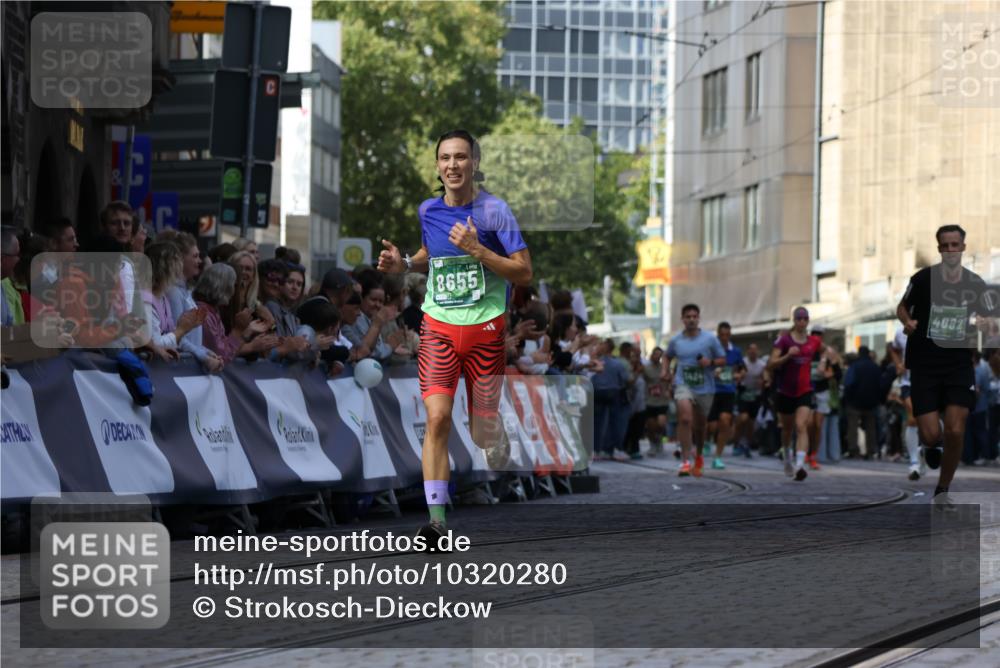 13.09.2026 - 21. swb-Marathon Bremen Strokosch-Dieckow http://msf.ph/oto/10320280 13.09.2026 13:08:20 Ziel 2098, 2266, 2844, 4732, 6692, 13091, 13160, 339, 678, 1335, 1696, 4082, 4888, 5424, 8655, 9084 meine-sportfotos.de