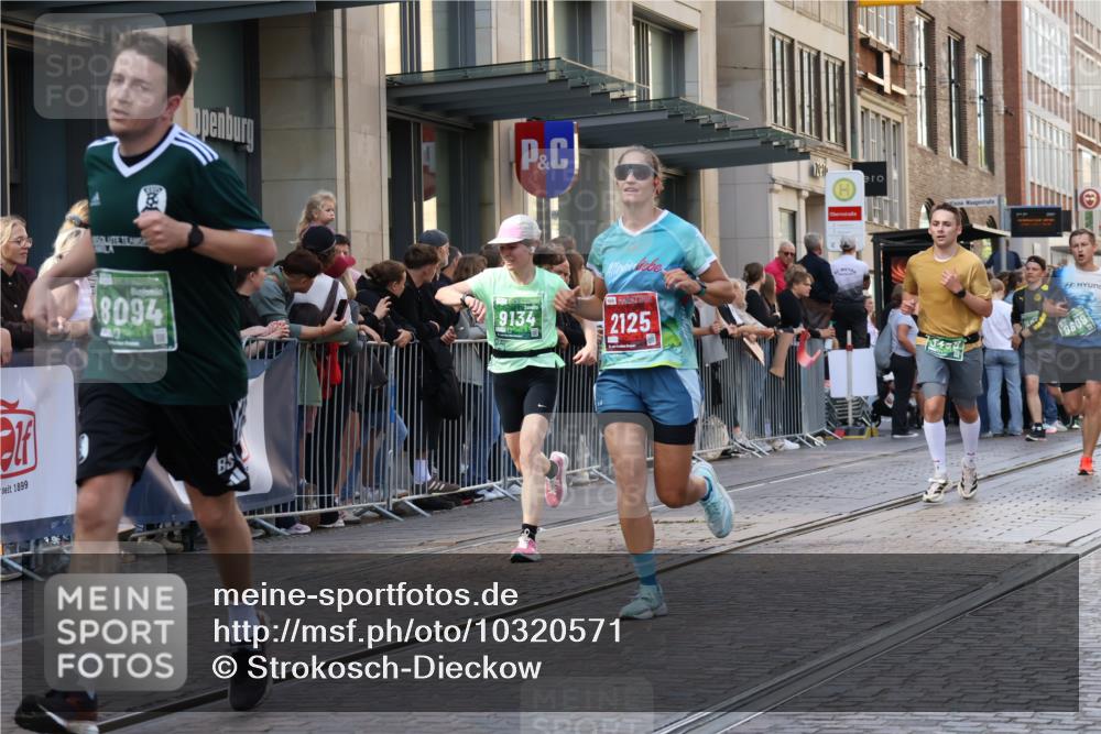 13.09.2026 - 21. swb-Marathon Bremen Strokosch-Dieckow http://msf.ph/oto/10320571 13.09.2026 13:17:53 Ziel 1146, 1419, 1631, 1797, 1872, 2260, 2634, 2671, 3241, 3458, 3514, 3634, 4131, 4733, 5292, 5460, 5695, 5948, 6152, 6290, 6448, 7491, 7954, 8094, 8805, 8943, 8944, 9134, 9609, 10065, 13150, 771, 948, 1297, 1797, 2001, 2008, 2125, 2234, 2812, 3051, 3192, 3760, 4171, 4286, 4374, 4498, 4499, 4620, 5041, 5530, 5550, 5817, 5935, 7901, 8100, 8250, 8869, 9400, 9505, 9595, 9596, 9837, 13041, 13107 meine-sportfotos.de