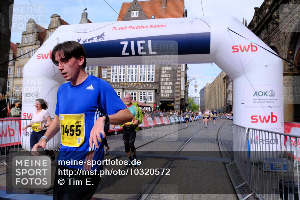 13.09.2026 - 21. swb-Marathon Bremen Tim E. http://msf.ph/oto/10320572 13.09.2026 10:58:42 Ziel 10249, 10530, 10750, 10798, 10878, 10879, 11004, 11120, 11131, 11152, 11202, 11384, 11388, 11403, 11420, 11455, 11686, 11750, 11906, 11952, 11953, 12017, 12092, 12180, 12386, 12387, 12499, 12518 meine-sportfotos.de