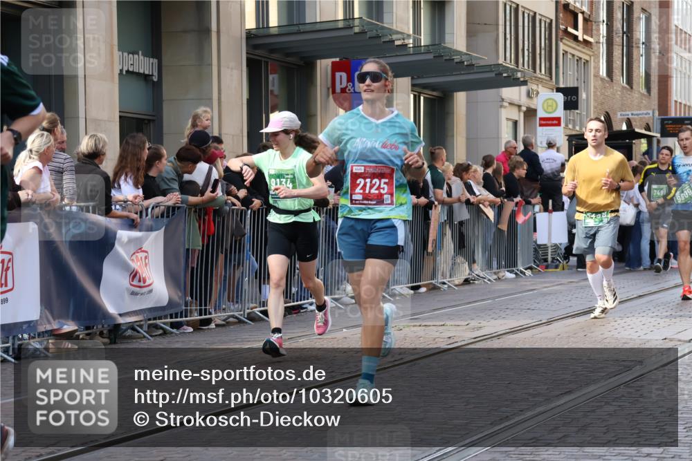 13.09.2026 - 21. swb-Marathon Bremen Strokosch-Dieckow http://msf.ph/oto/10320605 13.09.2026 13:17:53 Ziel 1146, 1419, 1631, 1797, 1872, 2260, 2634, 2671, 3241, 3458, 3514, 3634, 4131, 4733, 5292, 5460, 5695, 5948, 6152, 6290, 6448, 7491, 7954, 8094, 8805, 8943, 8944, 9134, 9609, 10065, 13150, 771, 948, 1297, 1797, 2001, 2008, 2125, 2234, 2812, 3051, 3192, 3760, 4171, 4286, 4374, 4498, 4499, 4620, 5041, 5530, 5550, 5817, 5935, 7901, 8100, 8250, 8869, 9400, 9505, 9595, 9596, 9837, 13041, 13107 meine-sportfotos.de