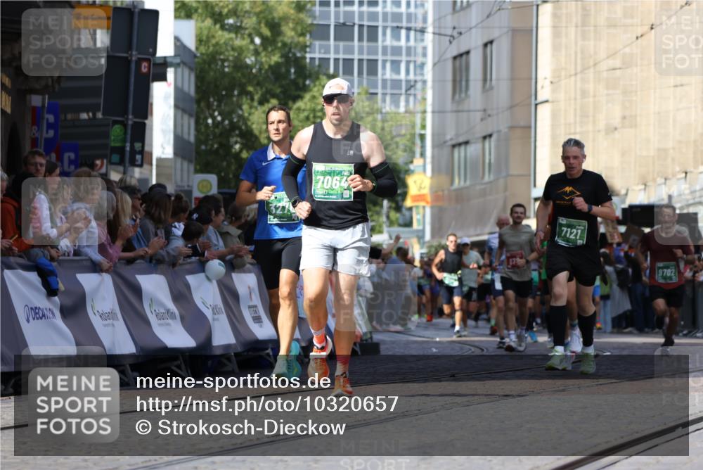13.09.2026 - 21. swb-Marathon Bremen Strokosch-Dieckow http://msf.ph/oto/10320657 13.09.2026 13:08:34 Ziel 678, 1335, 1696, 2098, 2266, 2844, 3808, 4247, 5594, 8655, 9582, 715, 3110, 3276, 4033, 5377, 6842, 7064, 7121, 8555, 9240, 9411, 9702 meine-sportfotos.de