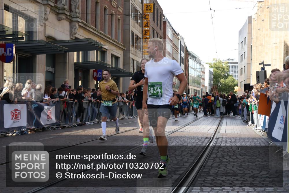 13.09.2026 - 21. swb-Marathon Bremen Strokosch-Dieckow http://msf.ph/oto/10320702 13.09.2026 13:17:55 Ziel 1146, 1419, 1631, 1872, 2260, 2671, 3241, 3458, 3514, 3634, 4131, 4733, 5292, 5460, 5695, 5948, 6152, 6290, 6448, 7491, 7954, 8094, 8943, 8944, 9134, 9609, 10065, 13150, 771, 948, 1297, 1797, 2001, 2125, 2234, 2634, 2812, 3051, 3192, 3760, 4171, 4286, 4374, 4498, 4499, 4620, 5041, 5530, 5817, 5935, 7901, 8250, 8805, 8869, 9400, 9505, 9595, 9596, 9837, 13041, 13107 meine-sportfotos.de