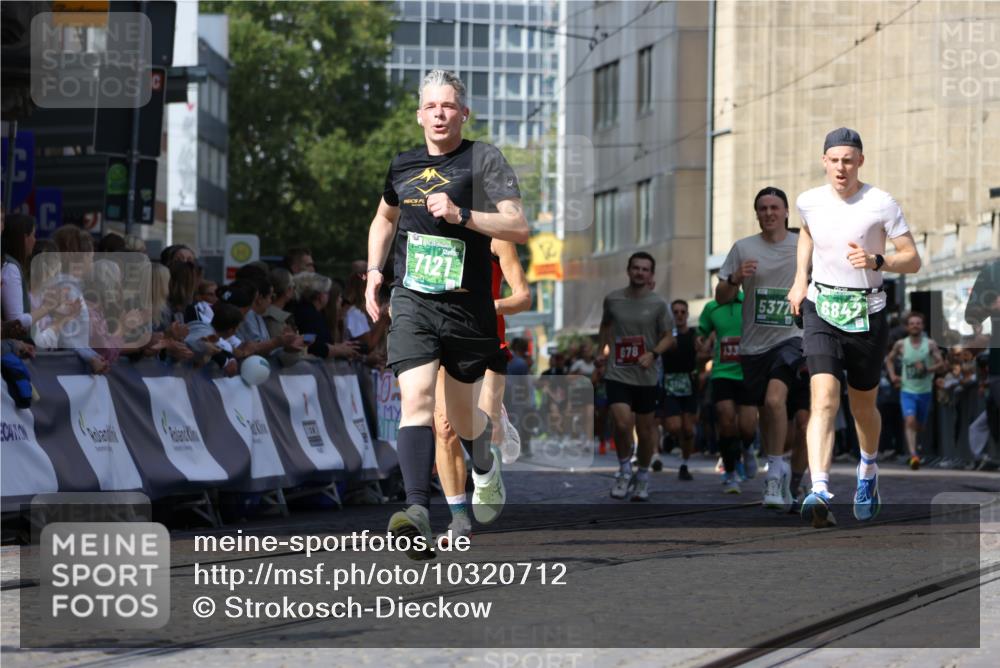 13.09.2026 - 21. swb-Marathon Bremen Strokosch-Dieckow http://msf.ph/oto/10320712 13.09.2026 13:08:36 Ziel 339, 678, 1335, 1696, 2098, 2266, 2844, 3808, 4247, 5594, 8655, 9582, 715, 3110, 3276, 3330, 4033, 5377, 6842, 7064, 7121, 8555, 9240, 9411, 9702, 9867, 9906 meine-sportfotos.de
