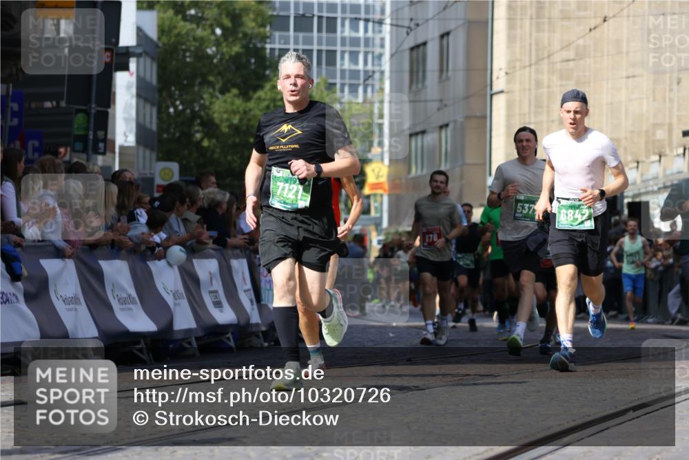 13.09.2026 - 21. swb-Marathon Bremen Strokosch-Dieckow http://msf.ph/oto/10320726 13.09.2026 13:08:36 Ziel 339, 678, 1335, 1696, 2098, 2266, 2844, 3808, 4247, 5594, 8655, 9582, 715, 3110, 3276, 3330, 4033, 5377, 6842, 7064, 7121, 8555, 9240, 9411, 9702, 9867, 9906 meine-sportfotos.de