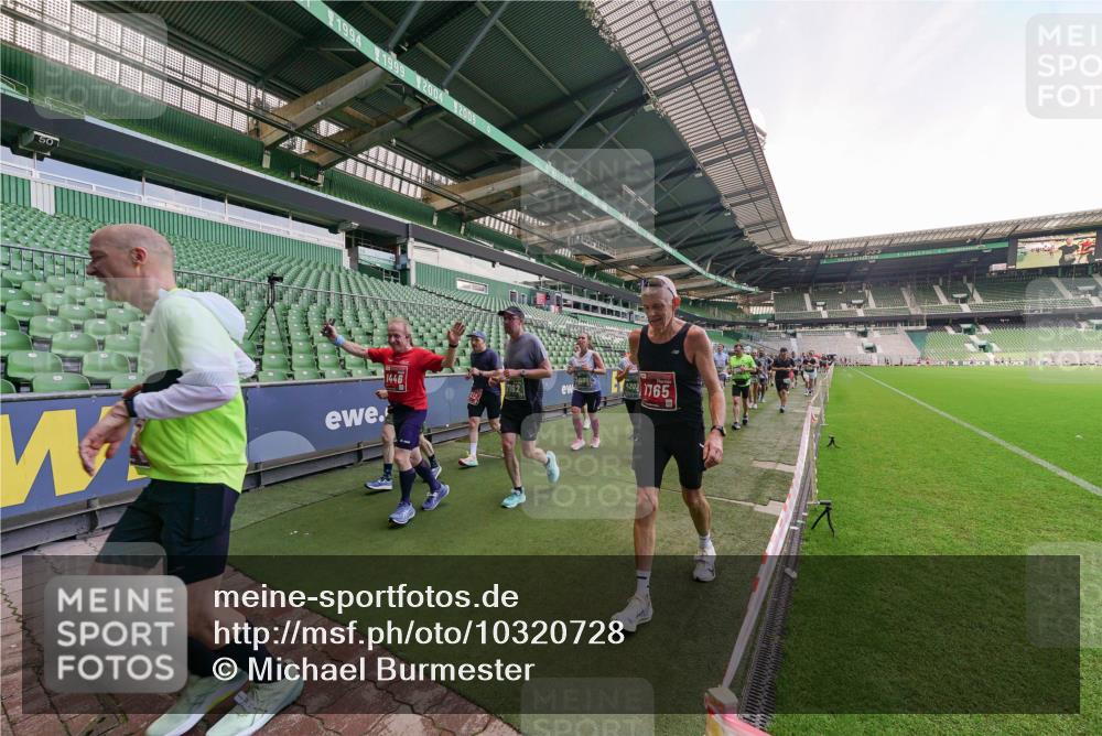 13.09.2026 - 21. swb-Marathon Bremen Michael Burmester http://msf.ph/oto/10320728 13.09.2026 13:20:27 Laufen im Stadion 333, 464, 512, 620, 704, 938, 1066, 1129, 1156, 1158, 1409, 1439, 1446, 1506, 1676, 1697, 1756, 1808, 1815, 1846, 1916, 2010, 2028, 2064, 2139, 2201, 2240, 2258, 2278, 2315, 2349, 2394, 2395, 2414, 2417, 2437, 2501, 2519, 2533, 2557, 2563, 2588, 2626, 2689, 2694, 2695, 2702, 2703, 2722, 2736, 2756, 2793, 2843, 2886, 2983, 3004, 3010, 3017, 3018, 3031, 3035, 3036, 3037, 3046, 3059, 3070, 3072, 3074, 3102, 3116, 3139, 3189, 3198, 3243, 3263, 3264, 3310, 3315 meine-sportfotos.de