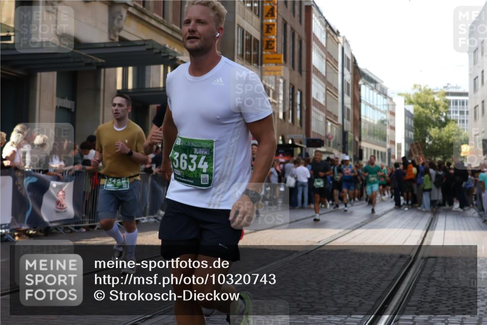 13.09.2026 - 21. swb-Marathon Bremen Strokosch-Dieckow http://msf.ph/oto/10320743 13.09.2026 13:17:56 Ziel 1146, 1419, 1631, 1872, 2260, 2671, 3241, 3458, 3514, 3634, 4131, 4733, 5292, 5307, 5460, 5695, 5948, 6152, 6290, 6448, 7491, 7954, 8094, 8943, 8944, 9134, 9609, 10065, 13150, 771, 948, 1297, 1631, 1797, 2001, 2125, 2234, 2634, 2812, 3051, 3192, 3760, 4286, 4374, 4498, 4499, 4620, 5530, 5817, 5935, 8250, 8805, 8869, 9400, 9505, 9595, 9596, 9837, 13041, 13107 meine-sportfotos.de