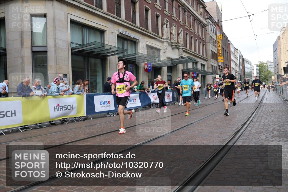 13.09.2026 - 21. swb-Marathon Bremen Strokosch-Dieckow http://msf.ph/oto/10320770 13.09.2026 10:58:51 Ziel 10383, 10415, 10427, 10477, 10492, 10668, 10787, 10843, 11034, 11086, 11125, 11267, 11278, 11301, 11302, 11500, 11602, 11913, 12015, 12118, 12127, 12131, 12200, 12271, 12297, 12537, 12541, 10254, 10485, 10787, 10794, 10832, 10878, 10879, 10948, 11030, 11189, 11228, 11278, 11488, 11743, 11955, 12130, 12176, 12180, 12237, 12320, 12414, 12499, 12505 meine-sportfotos.de