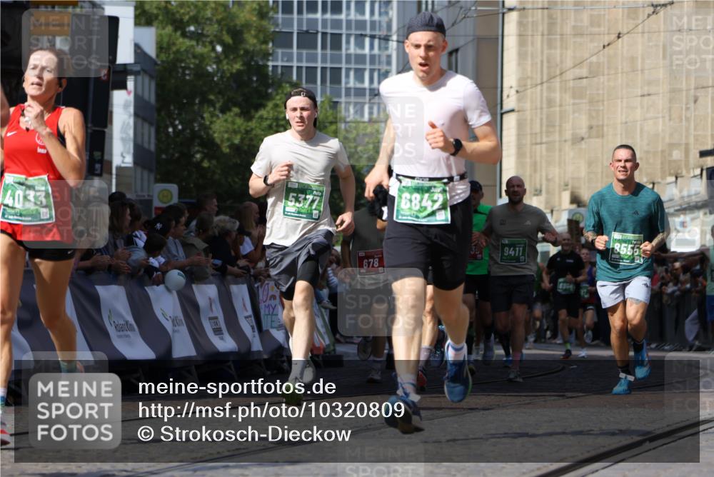 13.09.2026 - 21. swb-Marathon Bremen Strokosch-Dieckow http://msf.ph/oto/10320809 13.09.2026 13:08:38 Ziel 339, 678, 1335, 1696, 2098, 2266, 2844, 3808, 4247, 5594, 8655, 9582, 3110, 3276, 3330, 4033, 5377, 5517, 6842, 6906, 7121, 8555, 9240, 9411, 9702, 9867, 9906 meine-sportfotos.de