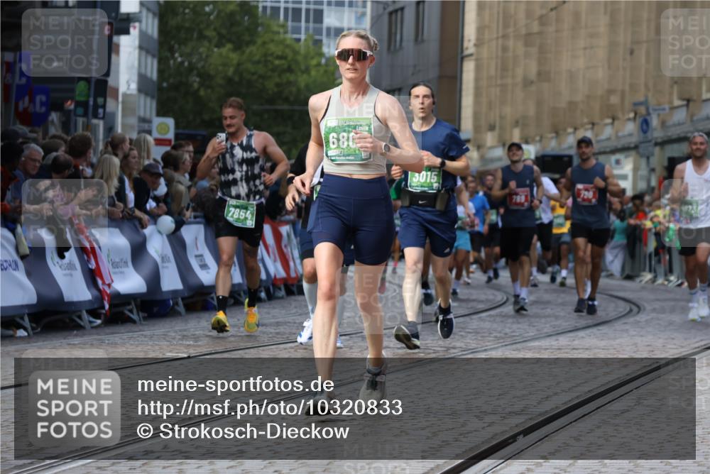 13.09.2026 - 21. swb-Marathon Bremen Strokosch-Dieckow http://msf.ph/oto/10320833 13.09.2026 13:24:46 Ziel 789, 790, 1250, 1582, 2295, 3375, 3524, 3994, 4000, 4559, 5572, 5668, 5669, 5929, 5953, 6080, 7069, 7156, 7568, 8310, 8415, 8784, 8881, 9264, 9573, 9676, 10069, 10071, 972, 1264, 2761, 3015, 4113, 4262, 4507, 4973, 6079, 6360, 6544, 6807, 6943, 7409, 7854, 8853, 9152, 10103 meine-sportfotos.de