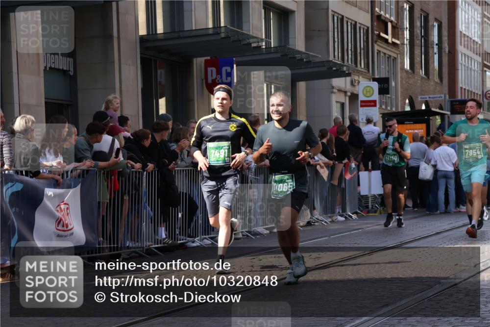 13.09.2026 - 21. swb-Marathon Bremen Strokosch-Dieckow http://msf.ph/oto/10320848 13.09.2026 13:17:58 Ziel 1146, 1419, 1872, 2055, 2260, 2671, 3241, 3458, 3514, 3634, 4131, 4733, 5292, 5307, 5460, 5695, 5948, 6152, 6293, 6294, 6448, 7491, 7954, 8094, 8943, 8944, 9134, 9609, 10065, 13150, 771, 948, 1297, 1631, 1797, 2001, 2125, 2234, 2634, 2812, 3051, 3192, 3760, 4286, 4374, 4498, 4499, 4620, 5530, 5817, 5935, 5948, 6290, 6448, 8805, 8869, 9400, 9505, 9595, 9596, 9837, 13041, 13107 meine-sportfotos.de