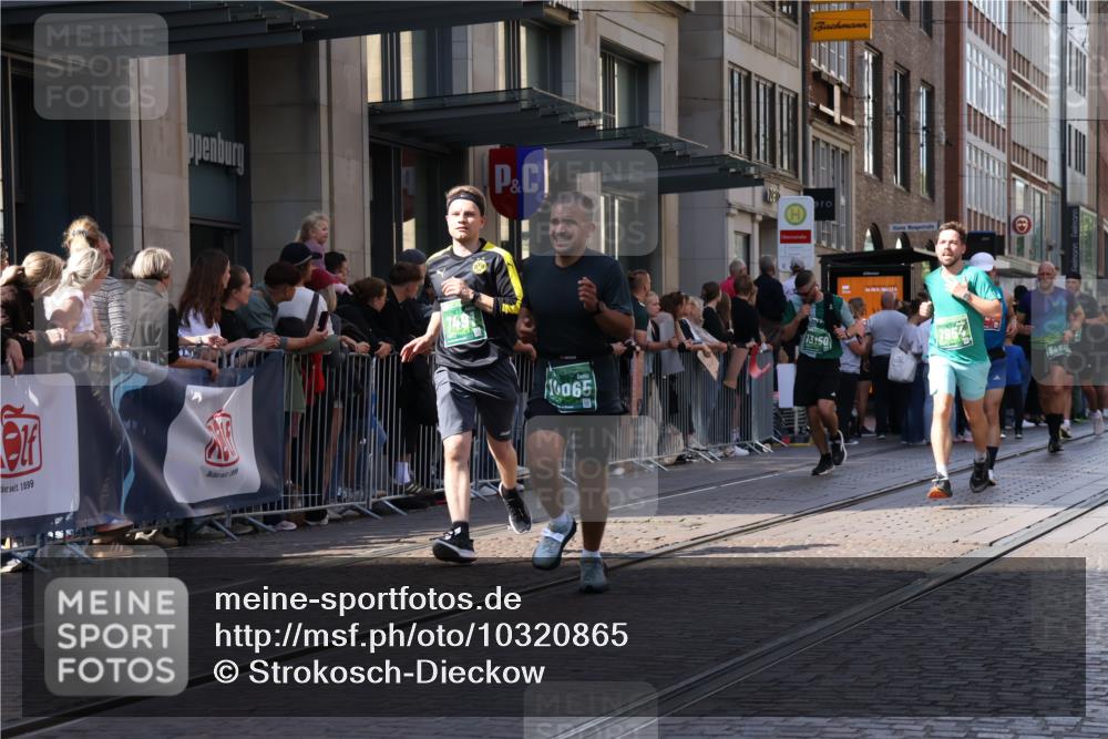 13.09.2026 - 21. swb-Marathon Bremen Strokosch-Dieckow http://msf.ph/oto/10320865 13.09.2026 13:17:59 Ziel 1146, 1419, 1872, 2055, 2260, 2671, 3241, 3458, 3514, 3634, 4131, 4733, 5292, 5307, 5460, 5695, 6152, 6293, 6294, 6818, 7491, 7954, 8094, 8943, 8944, 9134, 9609, 10065, 13150, 771, 948, 1297, 1631, 1797, 2001, 2125, 2634, 2812, 3051, 3192, 4286, 4374, 4498, 4499, 4620, 4733, 5530, 5817, 5935, 5948, 6290, 6448, 8805, 8869, 9400, 9505, 9595, 9596, 9837, 13041, 13107 meine-sportfotos.de