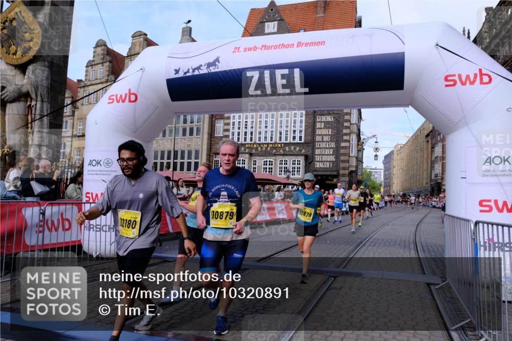 13.09.2026 - 21. swb-Marathon Bremen Tim E. http://msf.ph/oto/10320891 13.09.2026 10:58:49 Ziel 10878, 10879, 11004, 11030, 11152, 11189, 11384, 11403, 11455, 11686, 11750, 11953, 11955, 12092, 12180, 12237, 12320, 12499, 12505, 12518 meine-sportfotos.de