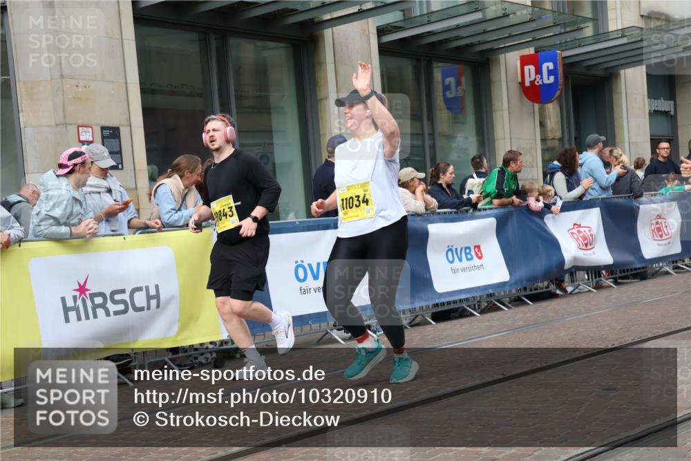 13.09.2026 - 21. swb-Marathon Bremen Strokosch-Dieckow http://msf.ph/oto/10320910 13.09.2026 10:58:54 Ziel 10383, 10415, 10427, 10477, 10492, 10668, 10843, 11034, 11086, 11125, 11301, 11302, 11500, 11602, 11913, 12015, 12118, 12127, 12131, 12200, 12267, 12271, 12297, 12537, 12541, 10254, 10485, 10787, 10794, 10832, 10948, 11030, 11189, 11228, 11267, 11278, 11488, 11743, 11955, 12130, 12131, 12176, 12237, 12271, 12320, 12414, 12505 meine-sportfotos.de