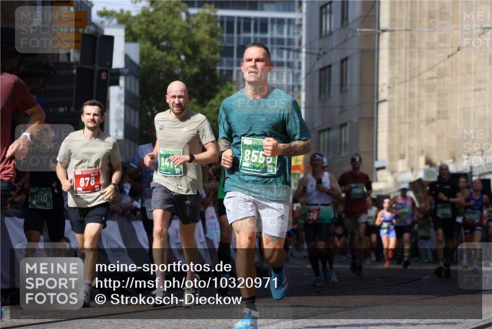 13.09.2026 - 21. swb-Marathon Bremen Strokosch-Dieckow http://msf.ph/oto/10320971 13.09.2026 13:08:42 Ziel 339, 678, 1335, 1696, 3808, 4082, 4247, 4888, 5424, 5594, 8655, 9084, 9582, 1925, 3110, 3330, 5517, 5696, 6906, 8555, 9240, 9411, 9702, 9867, 9906, 9911 meine-sportfotos.de